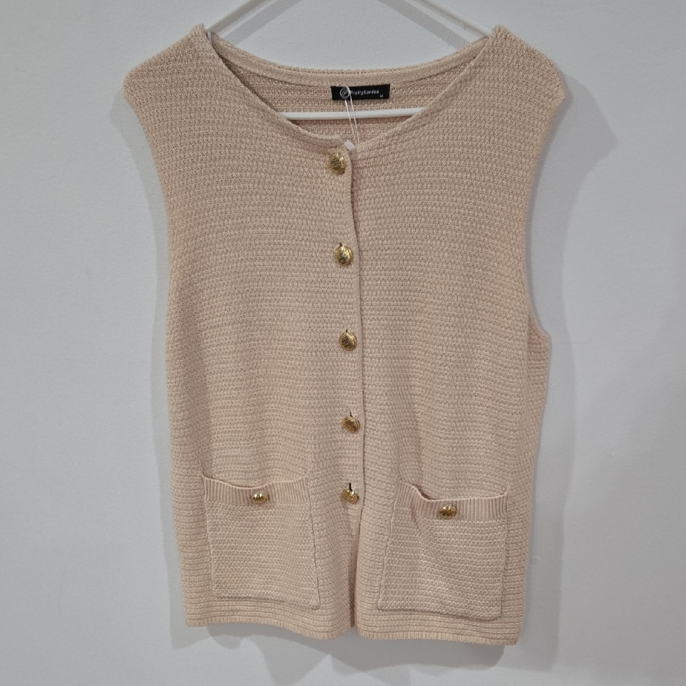 Pretty Garden Sz Medium Beige Knit Sweater Vest